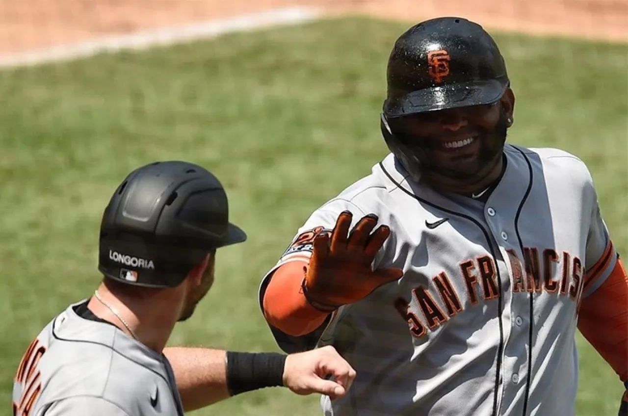 Pablo Sandoval, conectó su primer jonrón de la temporada