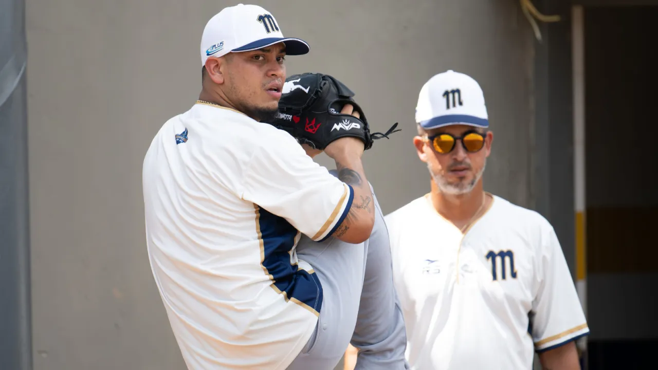 Ricardo Sánchez realizando su primera sesión de bullpen