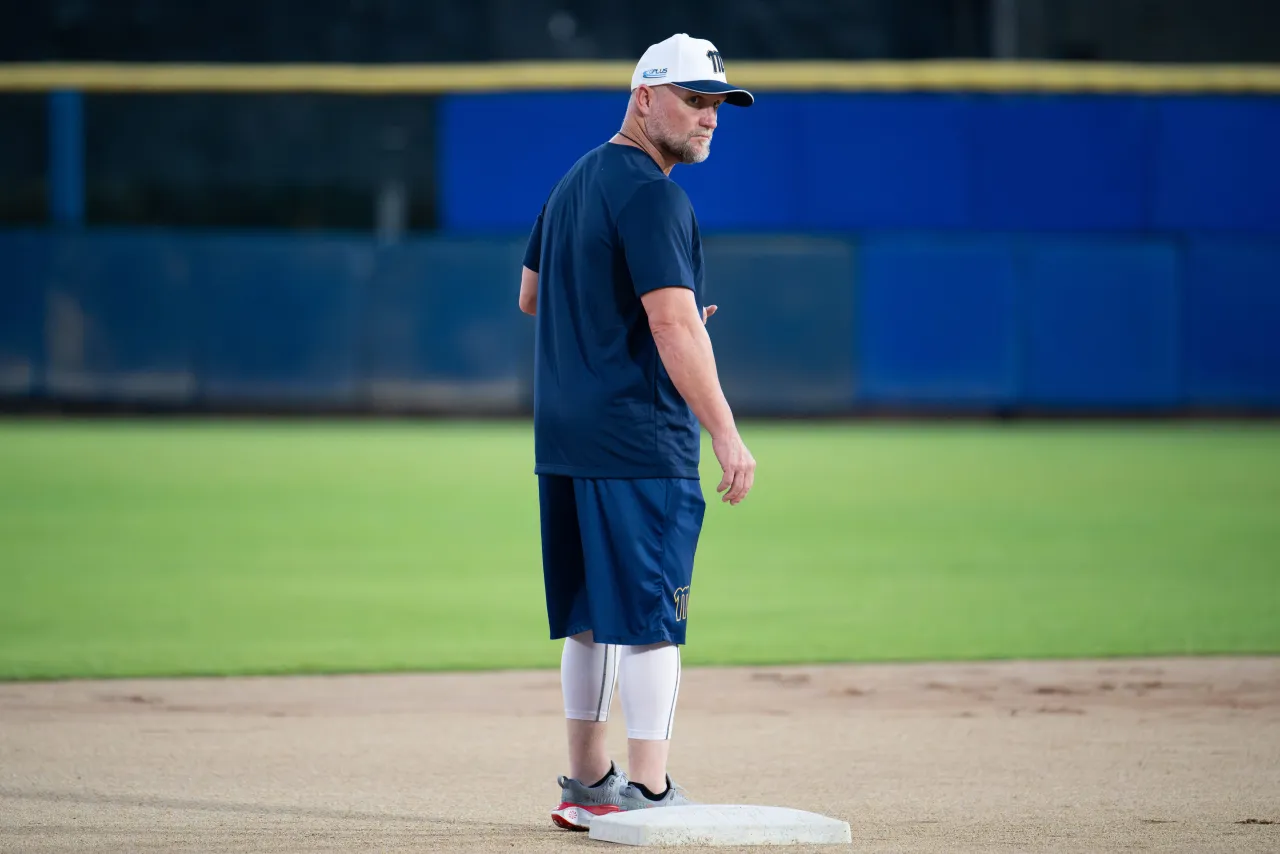 Stubby Clapp, Coach de 3ra base, se sumó a la tripulación