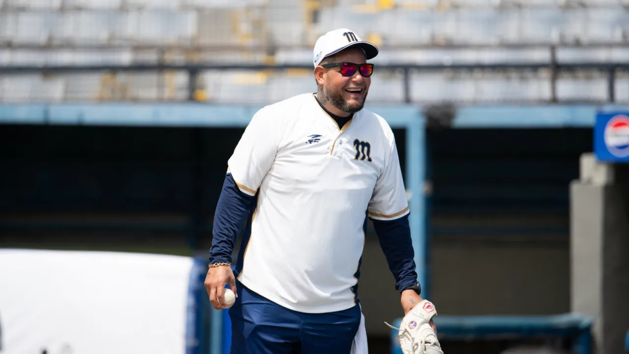 Yadier Molina en la última práctica de la Nave